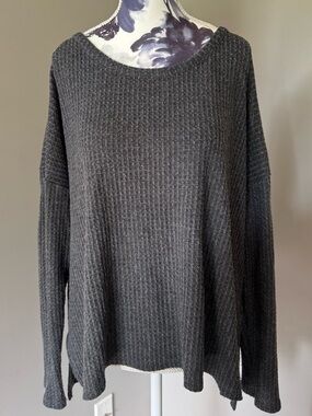 American Eagle Soft & Sexy Waffle Knit Grey Long Sleeve With Shoulder Cut Outs